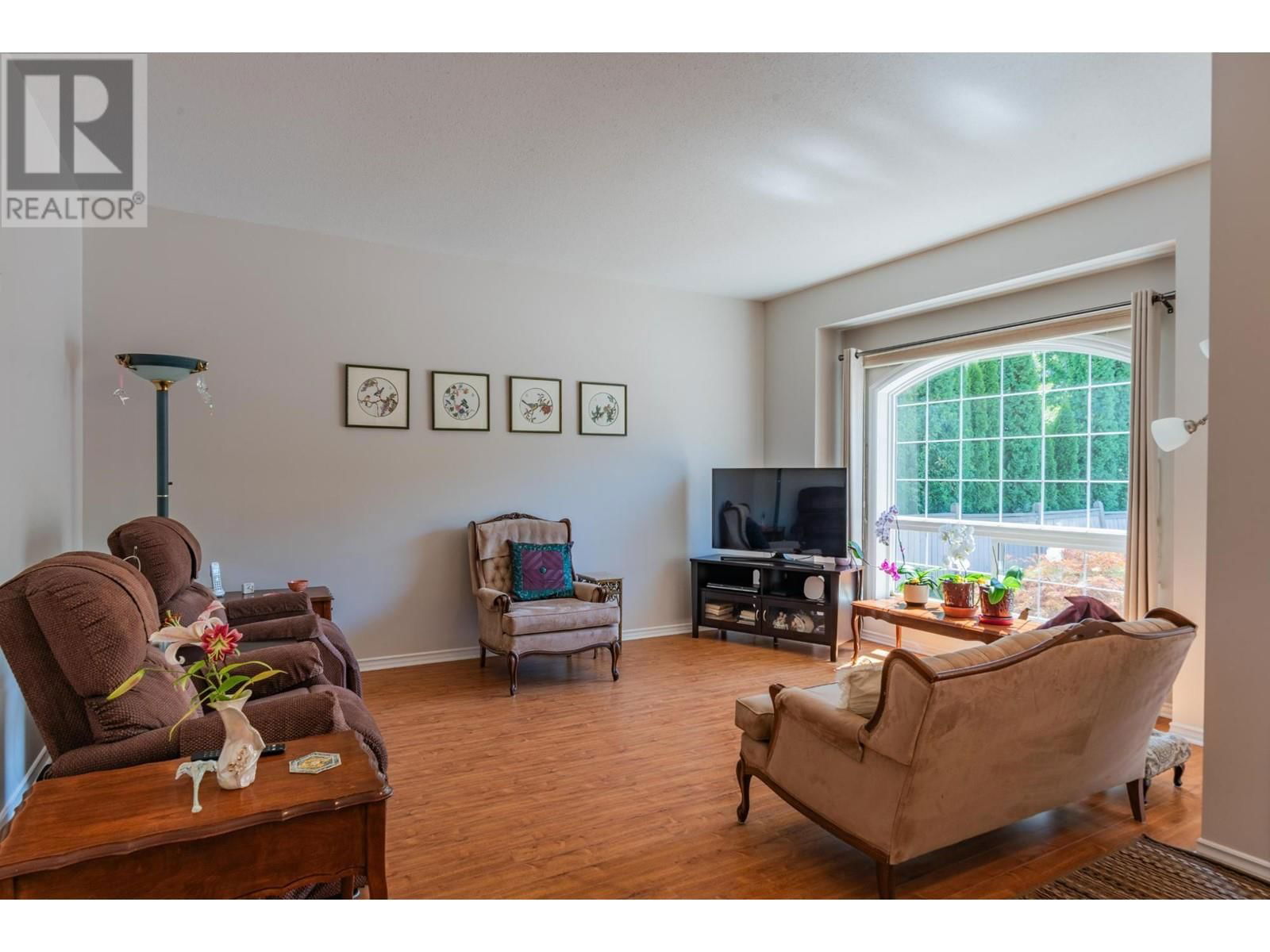 7 - 2205 ROCKLAND AVENUE Image 8