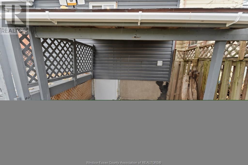 1060 MCKAY AVENUE Image 32