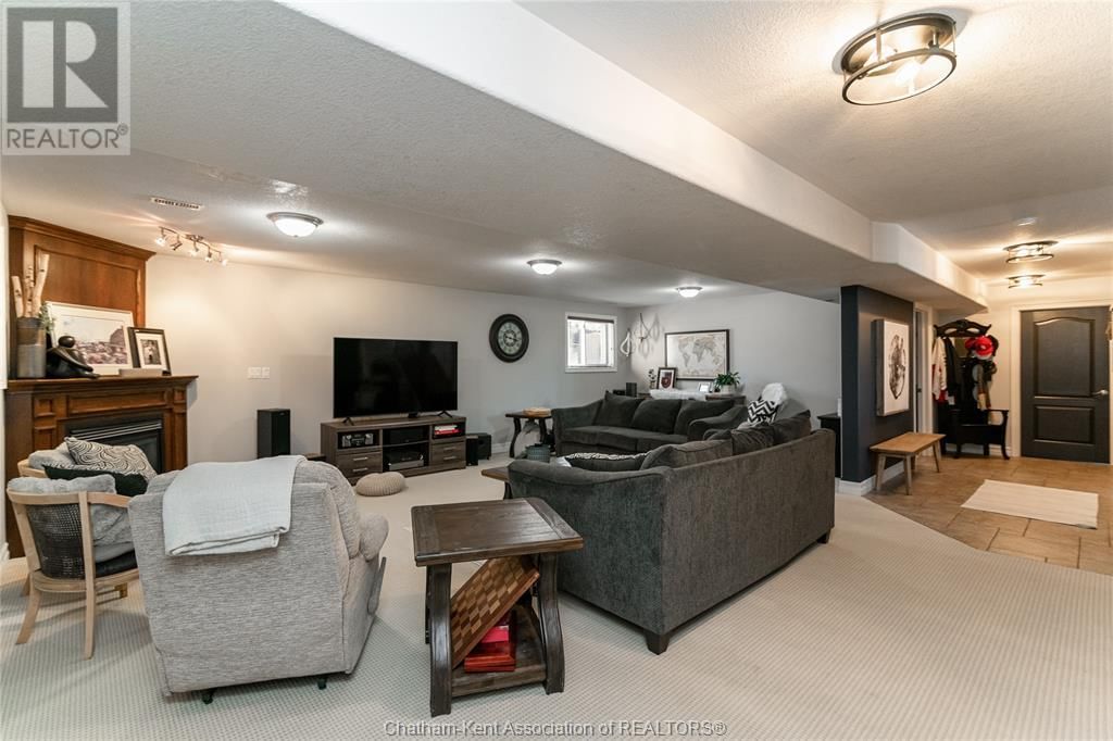 36 Enclave PLACE Image 37