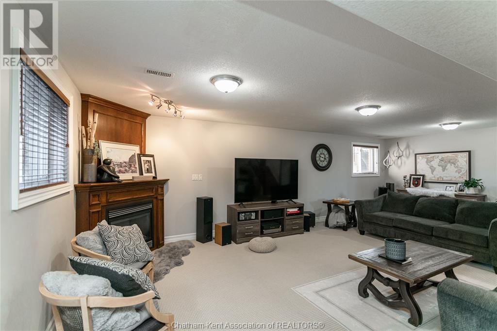 36 Enclave PLACE Image 38