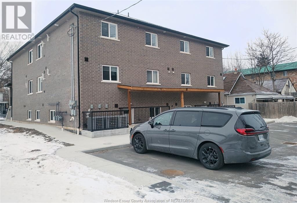 478 JANETTE AVENUE Image 6