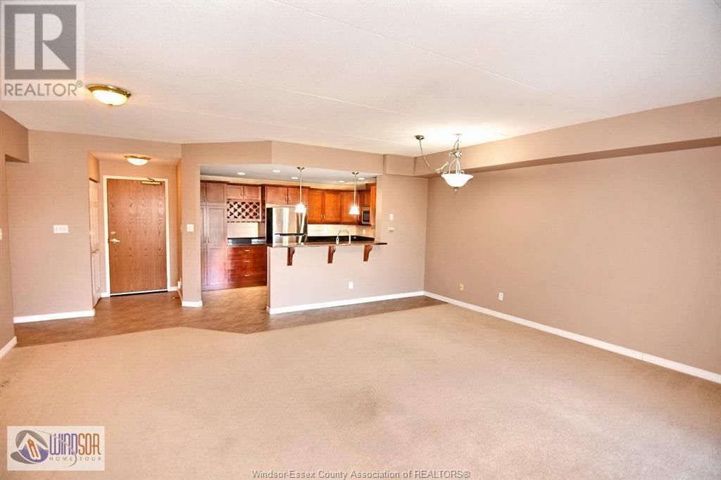 325 VILLAGE GROVE DRIVE Unit# 503 Image 9