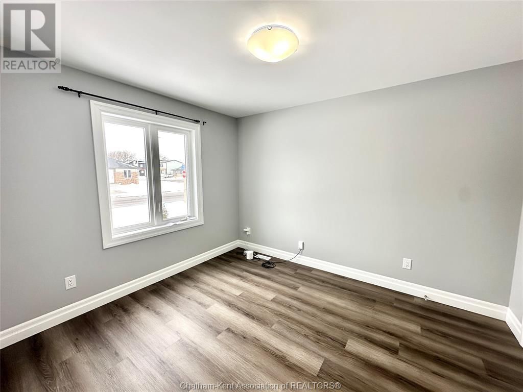 102 Kerr AVENUE Unit# UPPER Image 12