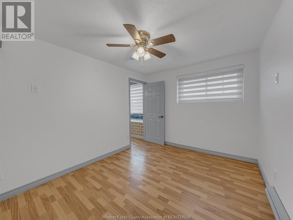 3514,3540- WALKER ROAD Image 32