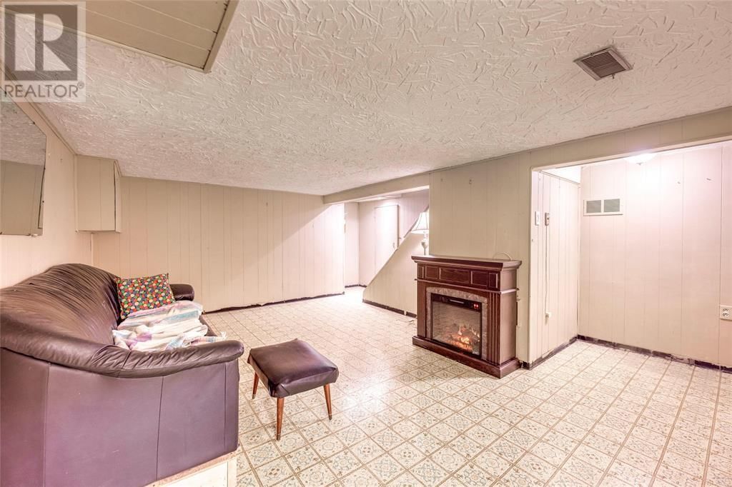 360 EAST STREET NORTH Image 23
