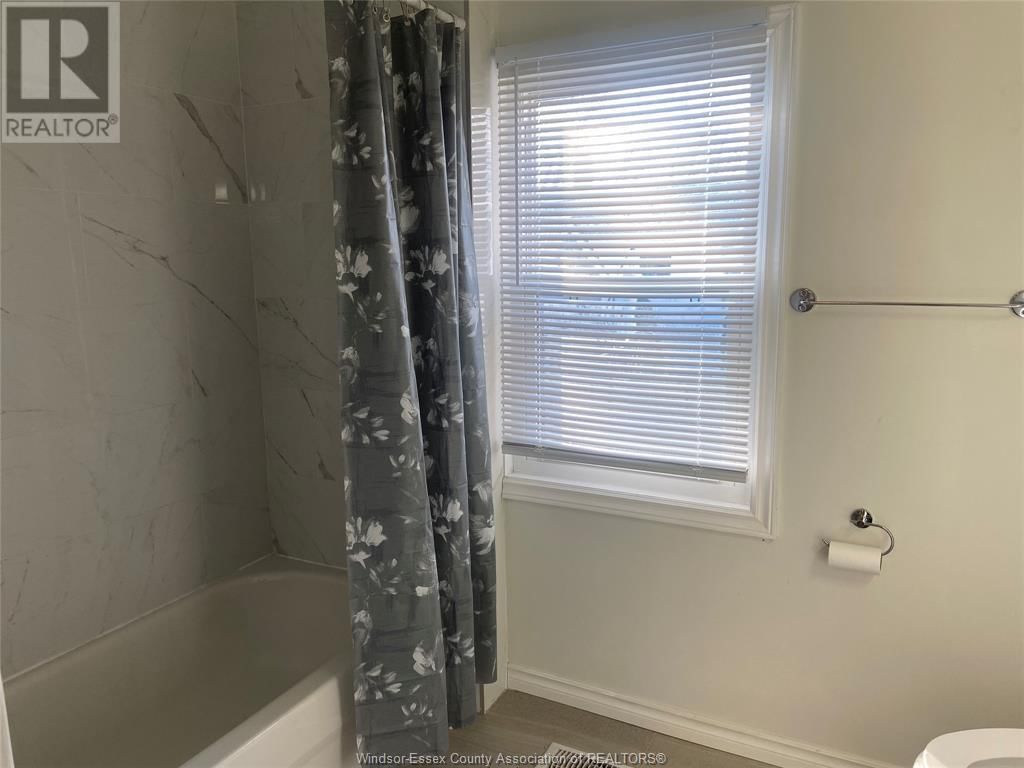 984 ELLROSE AVENUE Image 11