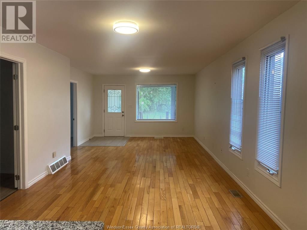 984 ELLROSE AVENUE Image 4
