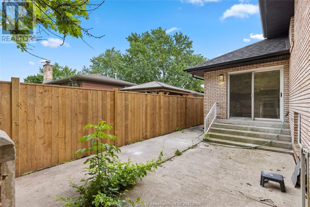 LOWER - 13163 DILLON DRIVE Image 12