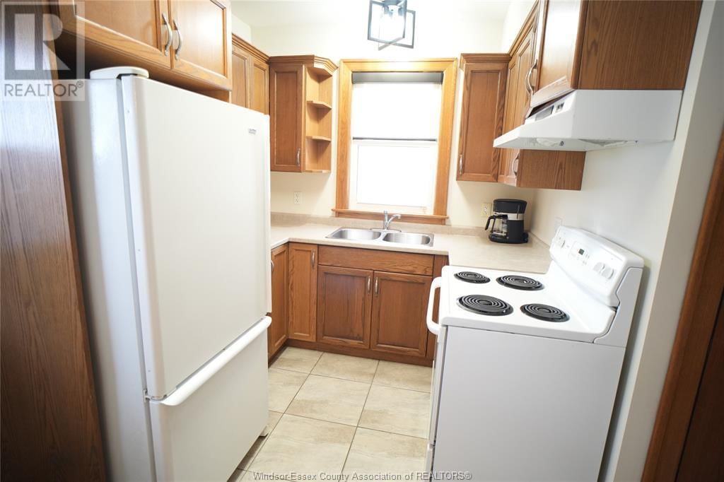 192 SHEPHERD STREET EAST Image 11