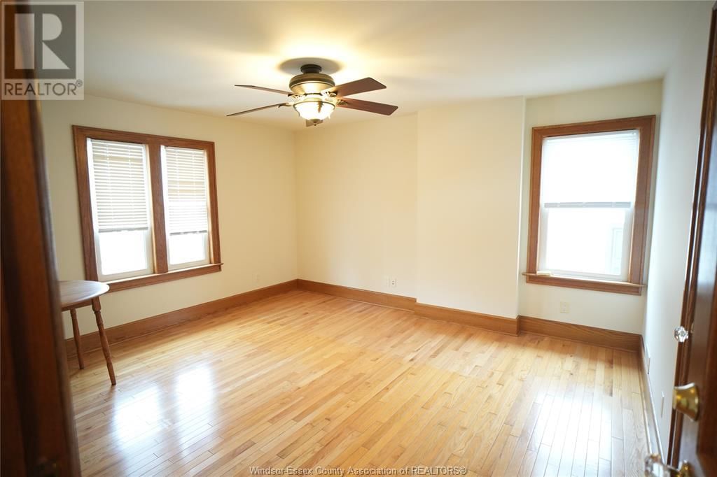 192 SHEPHERD STREET EAST Image 17