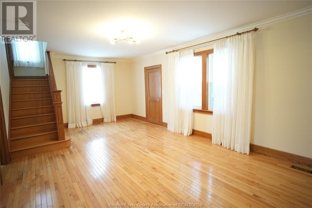 192 SHEPHERD STREET EAST Image 6