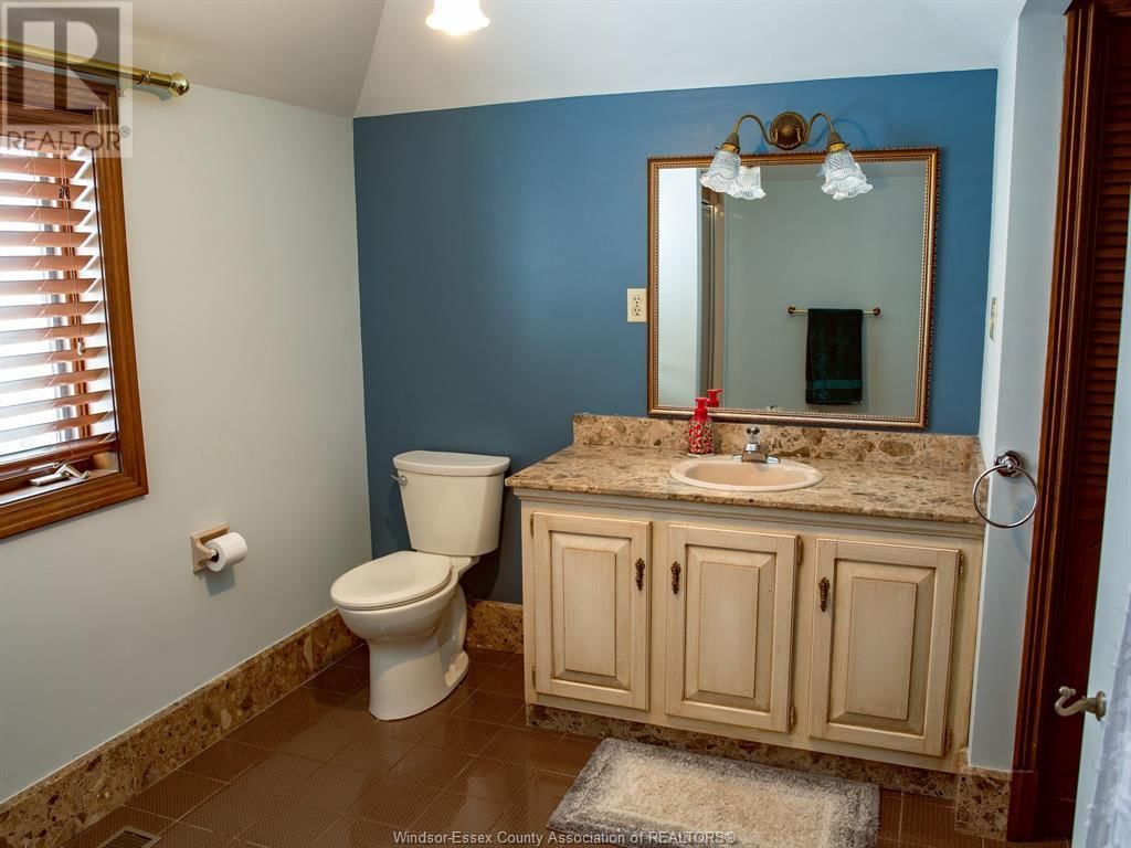 291 TALBOT STREET WEST Image 32