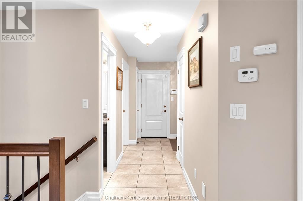 484 TWEEDSMUIR AVENUE WEST Image 13