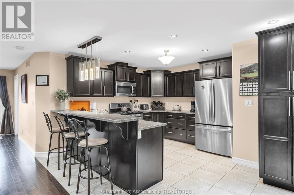 484 TWEEDSMUIR AVENUE WEST Image 17