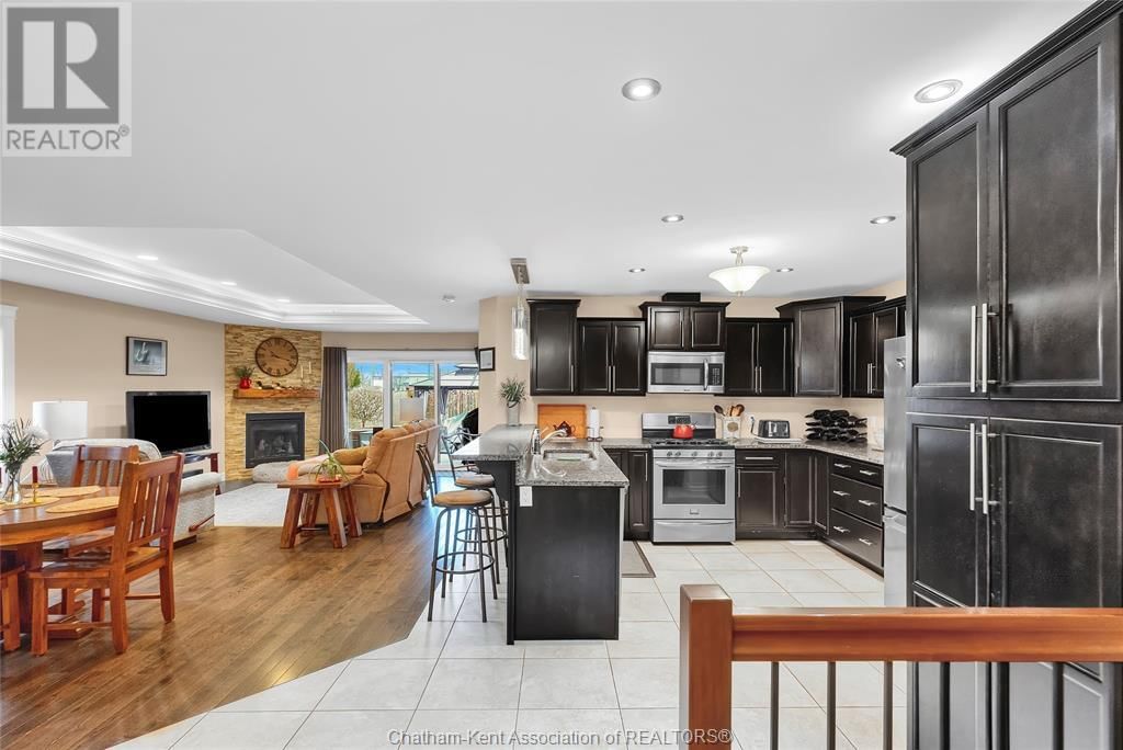484 TWEEDSMUIR AVENUE WEST Image 18