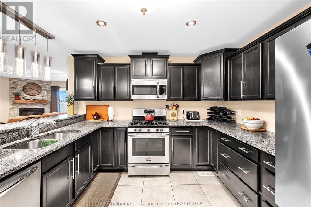 484 TWEEDSMUIR AVENUE WEST Image 19