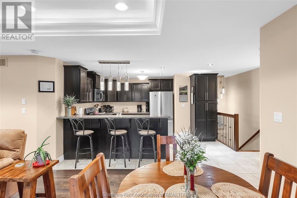 484 TWEEDSMUIR AVENUE WEST Image 21