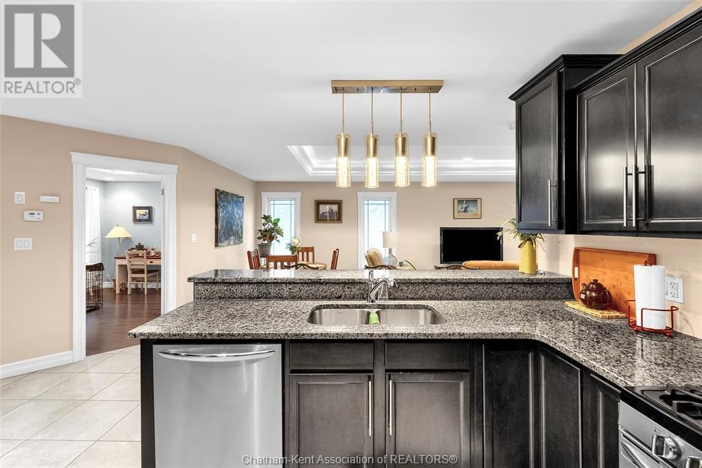 484 TWEEDSMUIR AVENUE WEST Image 22