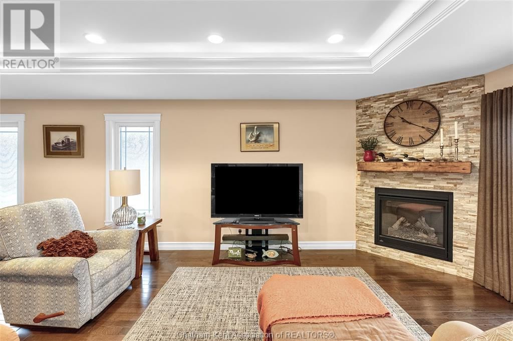 484 TWEEDSMUIR AVENUE WEST Image 24