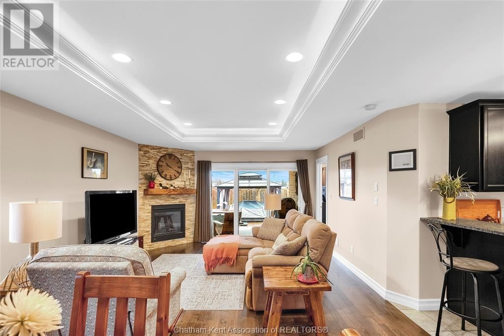484 TWEEDSMUIR AVENUE WEST Image 25