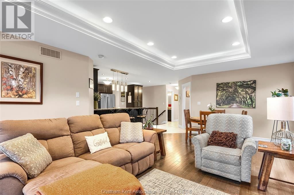 484 TWEEDSMUIR AVENUE WEST Image 26