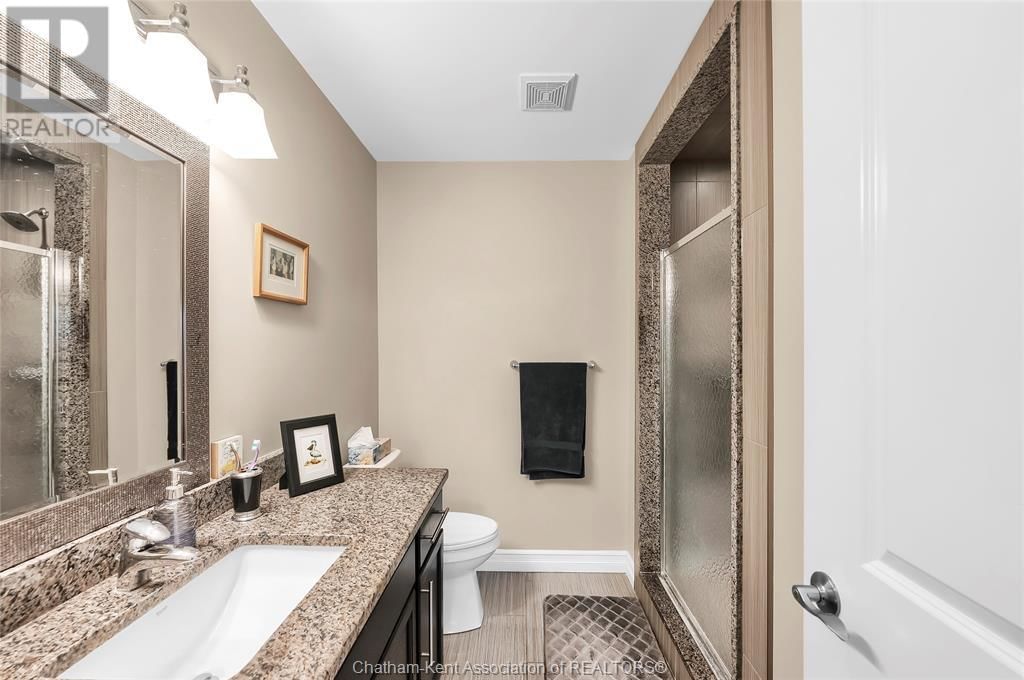484 TWEEDSMUIR AVENUE WEST Image 32