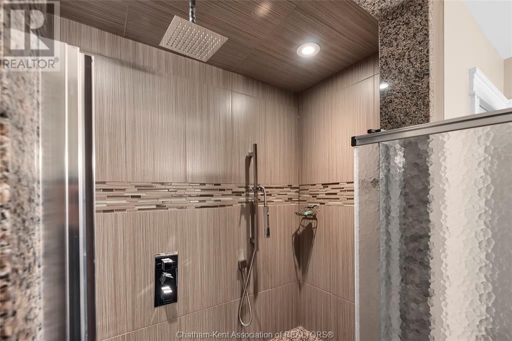 484 TWEEDSMUIR AVENUE WEST Image 34