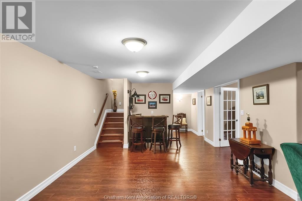 484 TWEEDSMUIR AVENUE WEST Image 36