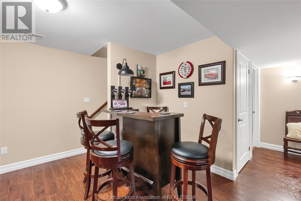 484 TWEEDSMUIR AVENUE WEST Image 42
