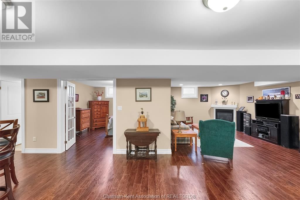 484 TWEEDSMUIR AVENUE WEST Image 43