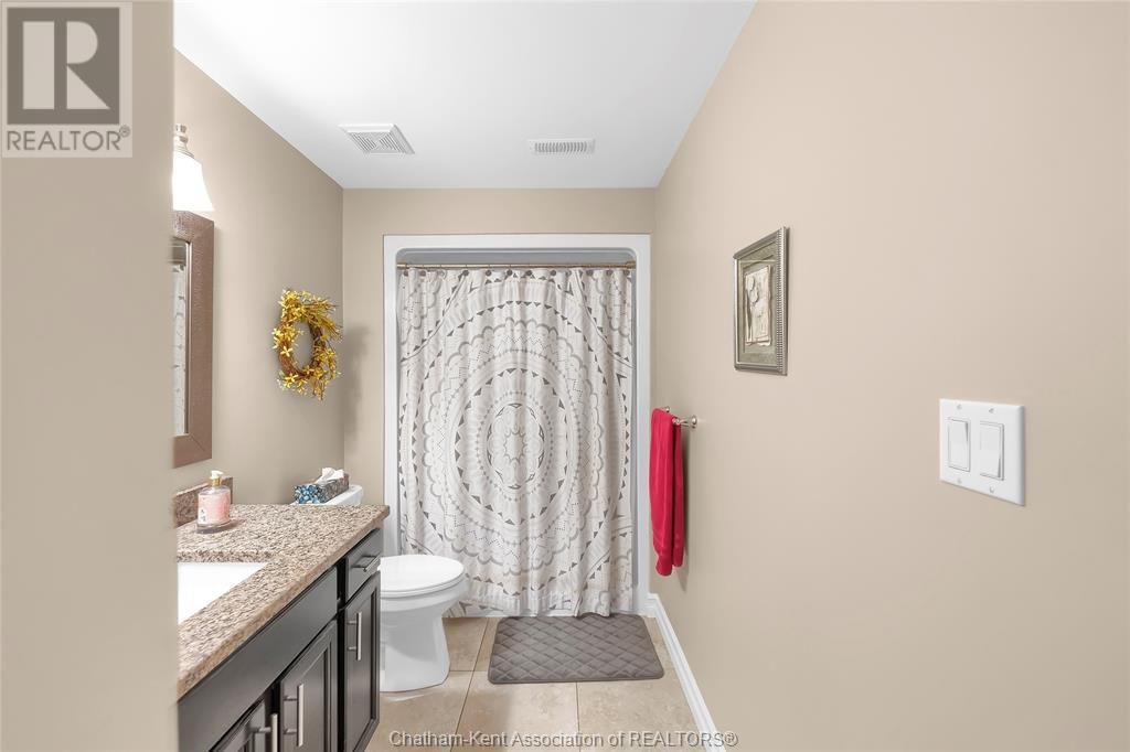484 TWEEDSMUIR AVENUE WEST Image 44