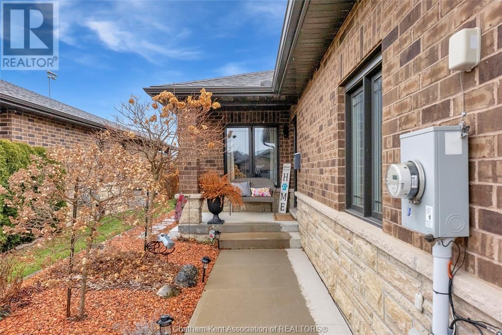 484 TWEEDSMUIR AVENUE WEST Image 5