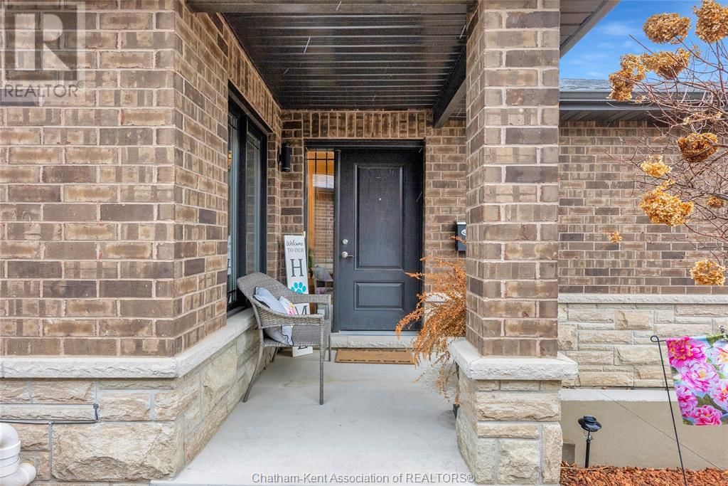 484 TWEEDSMUIR AVENUE WEST Image 6