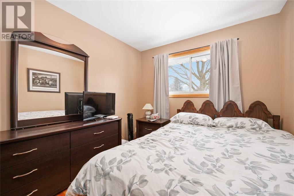 1231 EXMOUTH STREET Image 18