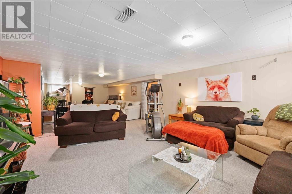 1231 EXMOUTH STREET Image 26