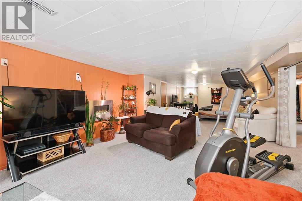 1231 EXMOUTH STREET Image 27