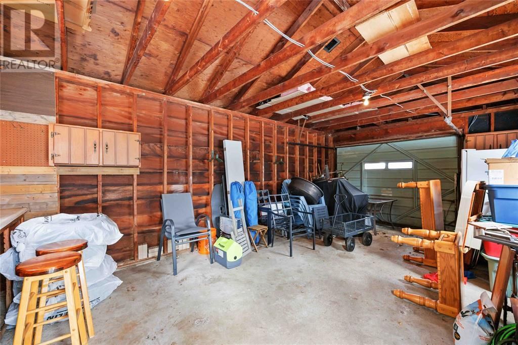 1231 EXMOUTH STREET Image 32