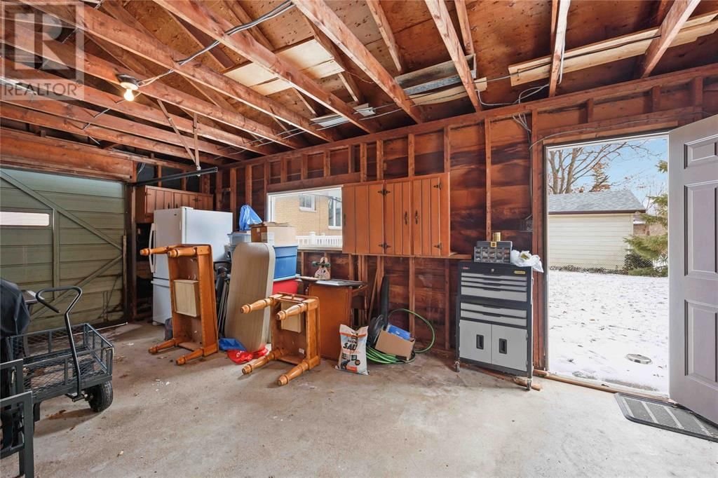 1231 EXMOUTH STREET Image 33