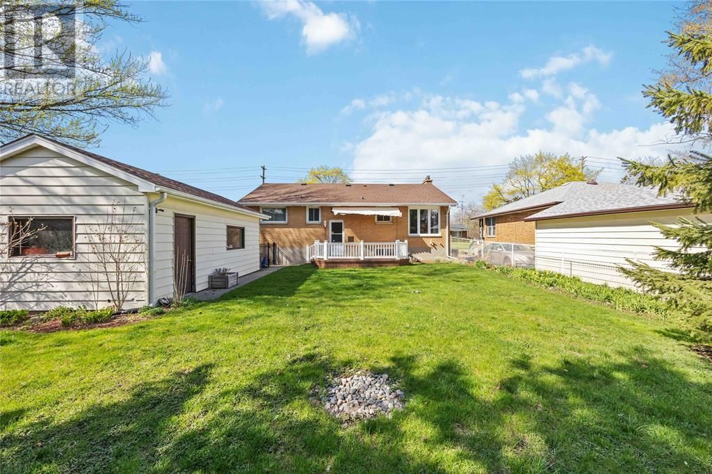 1231 EXMOUTH STREET Image 39
