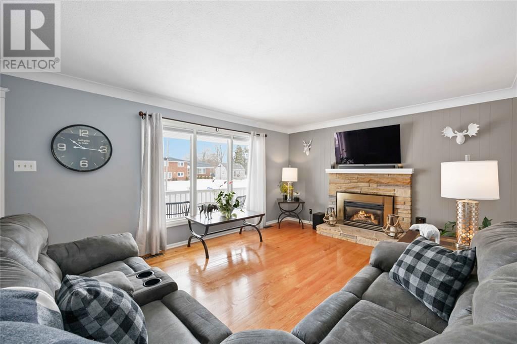 1231 EXMOUTH STREET Image 6