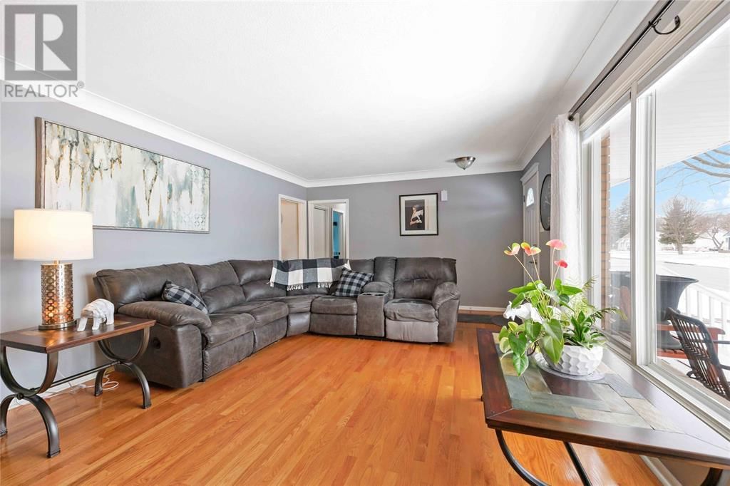 1231 EXMOUTH STREET Image 9