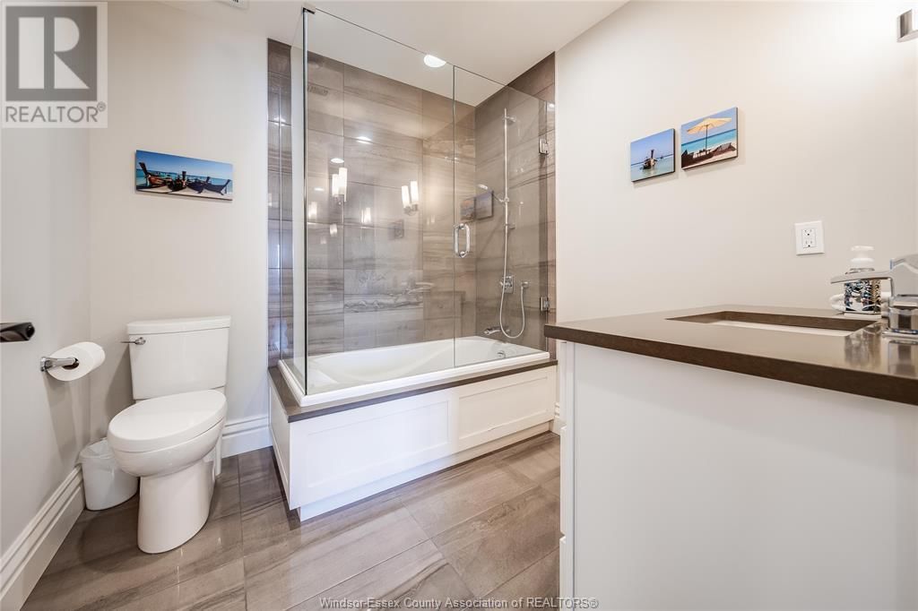 12082 & 12 RIVERSIDE DRIVE Image 25