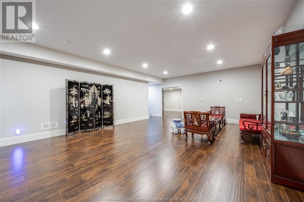 12082 & 12 RIVERSIDE DRIVE Image 29