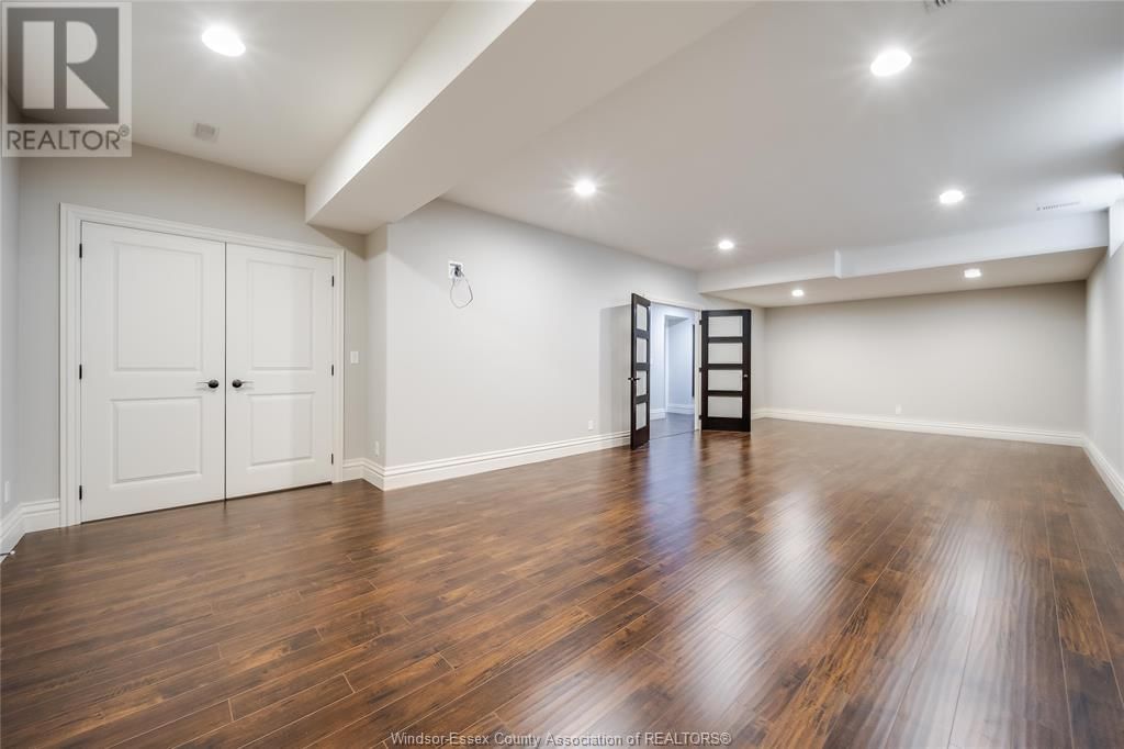12082 & 12 RIVERSIDE DRIVE Image 30