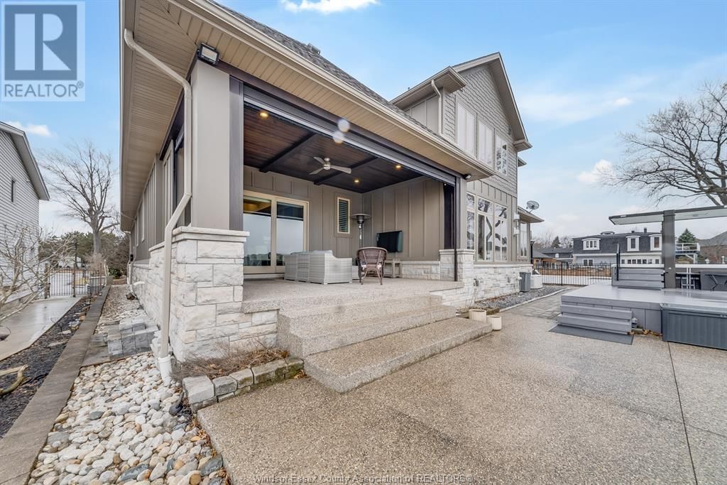 12082 & 12 RIVERSIDE DRIVE Image 32