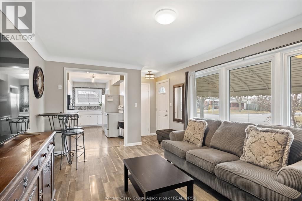 492 ISACK DRIVE Image 5