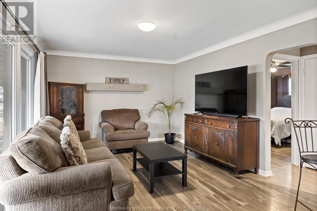 492 ISACK DRIVE Image 4