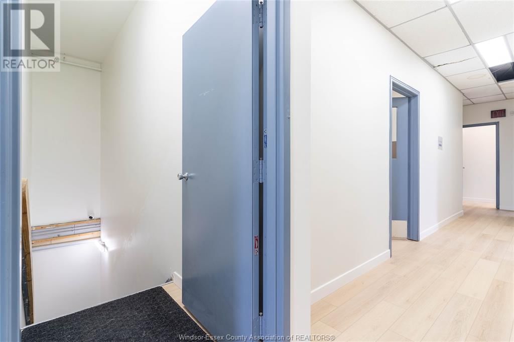 2594 HOWARD AVENUE Image 10