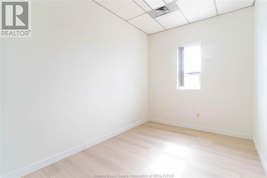 2594 HOWARD AVENUE Image 12