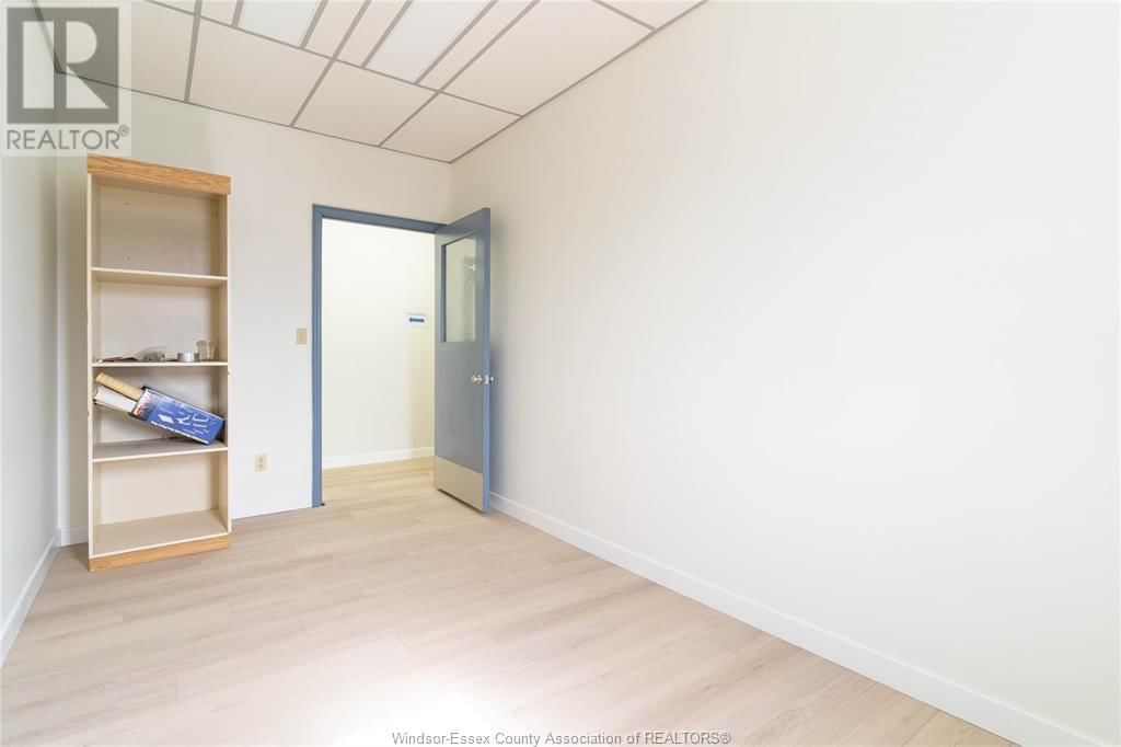 2594 HOWARD AVENUE Image 13